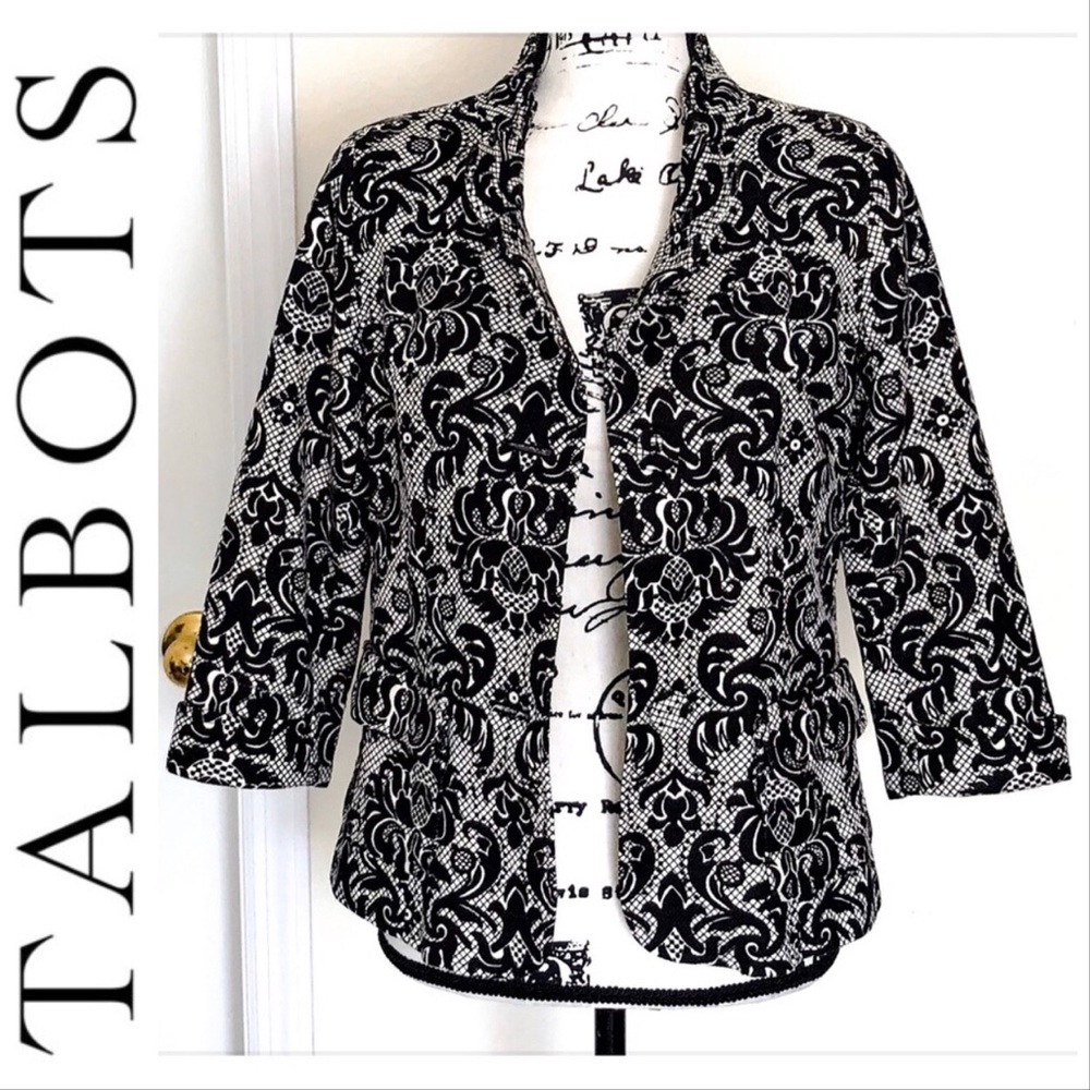 ❤️Stunning Lace inspired print blazer B&W❤️